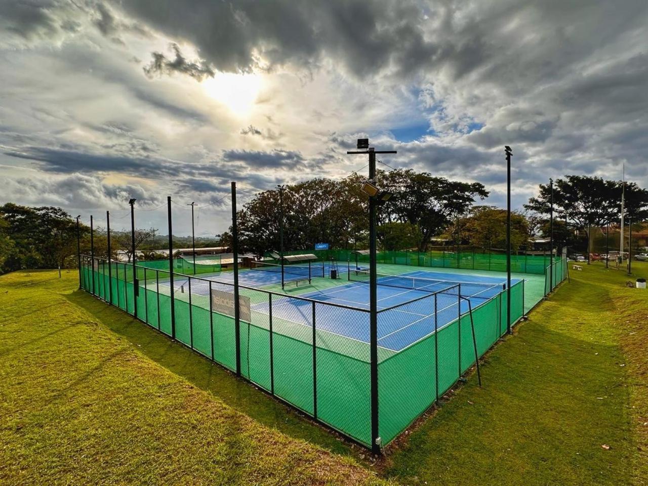 סנטה אנה Cr Mariposa Rentals Comfortable Penthouse, Ac, Pool, Gym, Tennis מראה חיצוני תמונה